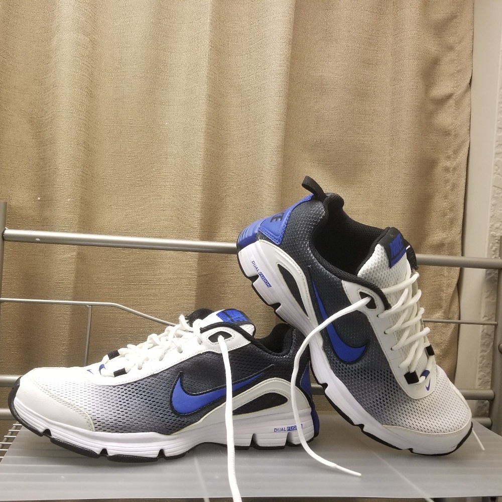 Nike DF women's running shoes size 8